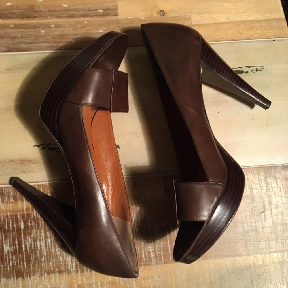 2/$22 🛍️✨ Max Studio brown peep toe heels